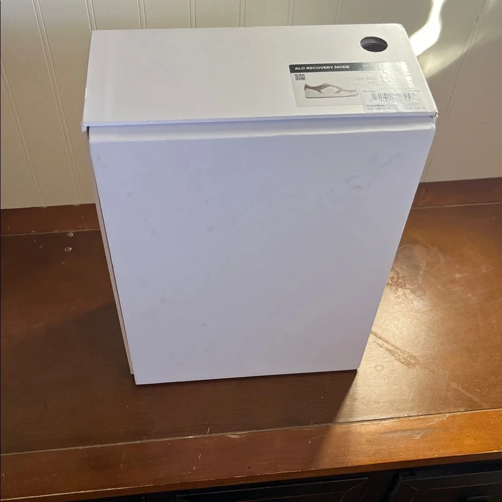 ALO Recovery Mode Sneaker Mens size 12
Women’s 13.5 unisex - Picture 7 of 9